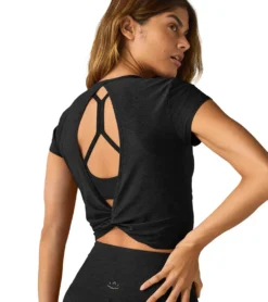 Beyond Yoga Featherweight Let Go Twist Back Cropped Tee