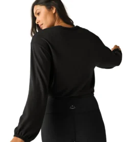 Beyond Yoga Soft Spoken Cropped Pullover