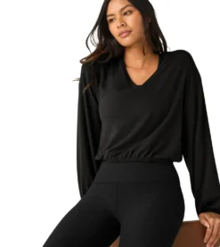 Beyond Yoga Soft Spoken Cropped Pullover