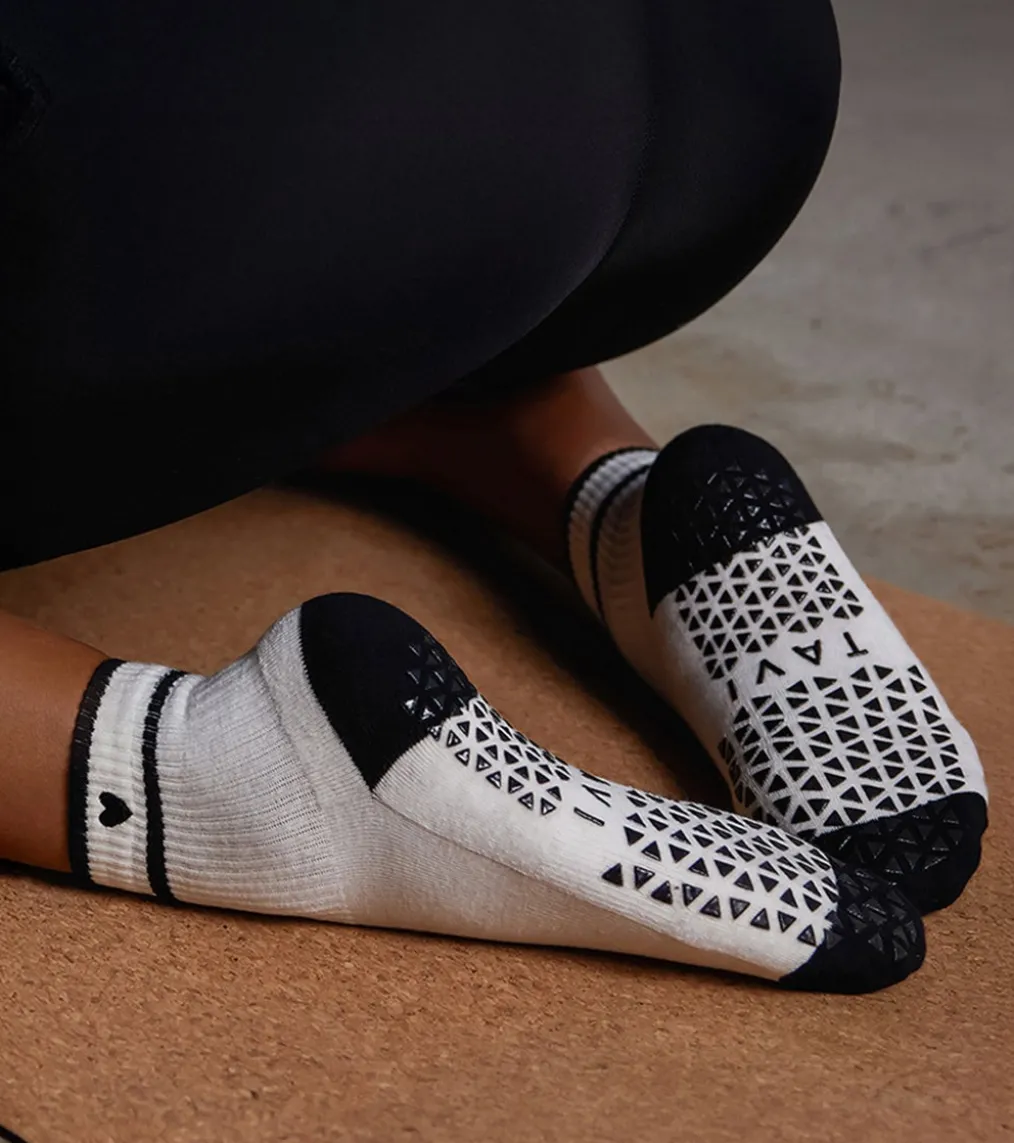 Tavi Aria Yoga Grip Socks